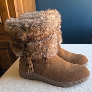 Minnetonka “Everett” Women's Brown Fur-Lined Boots, size 5.